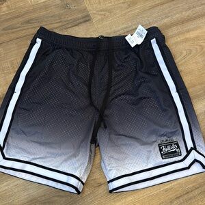 NWT - Men’s Hollister Mesh Basketball Shorts - Size Small - black Ombre - 7”